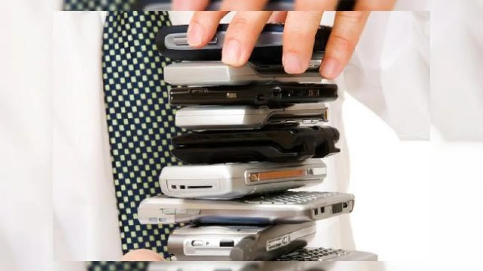 Romanii cumpara tot mai multe telefoane, in ciuda crizei