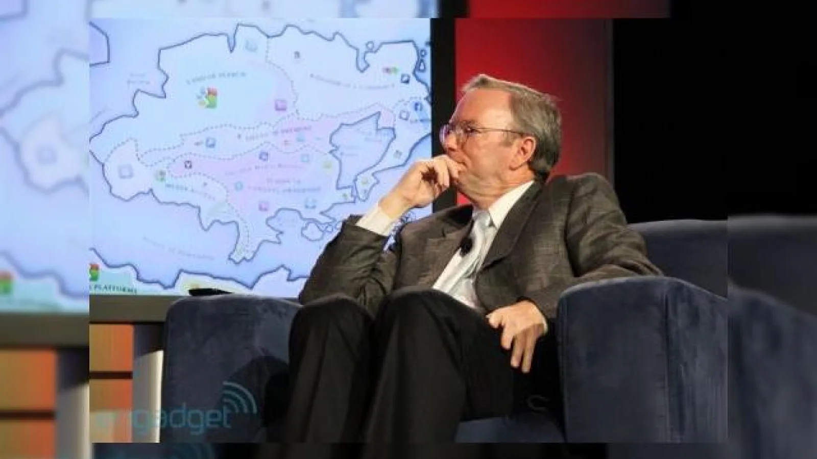 Google Nexus S surprins În mâna lui Eric Schmidt; CEO-ul Google confirmă Android 2.3 pentru următoarele săptămâni (video)