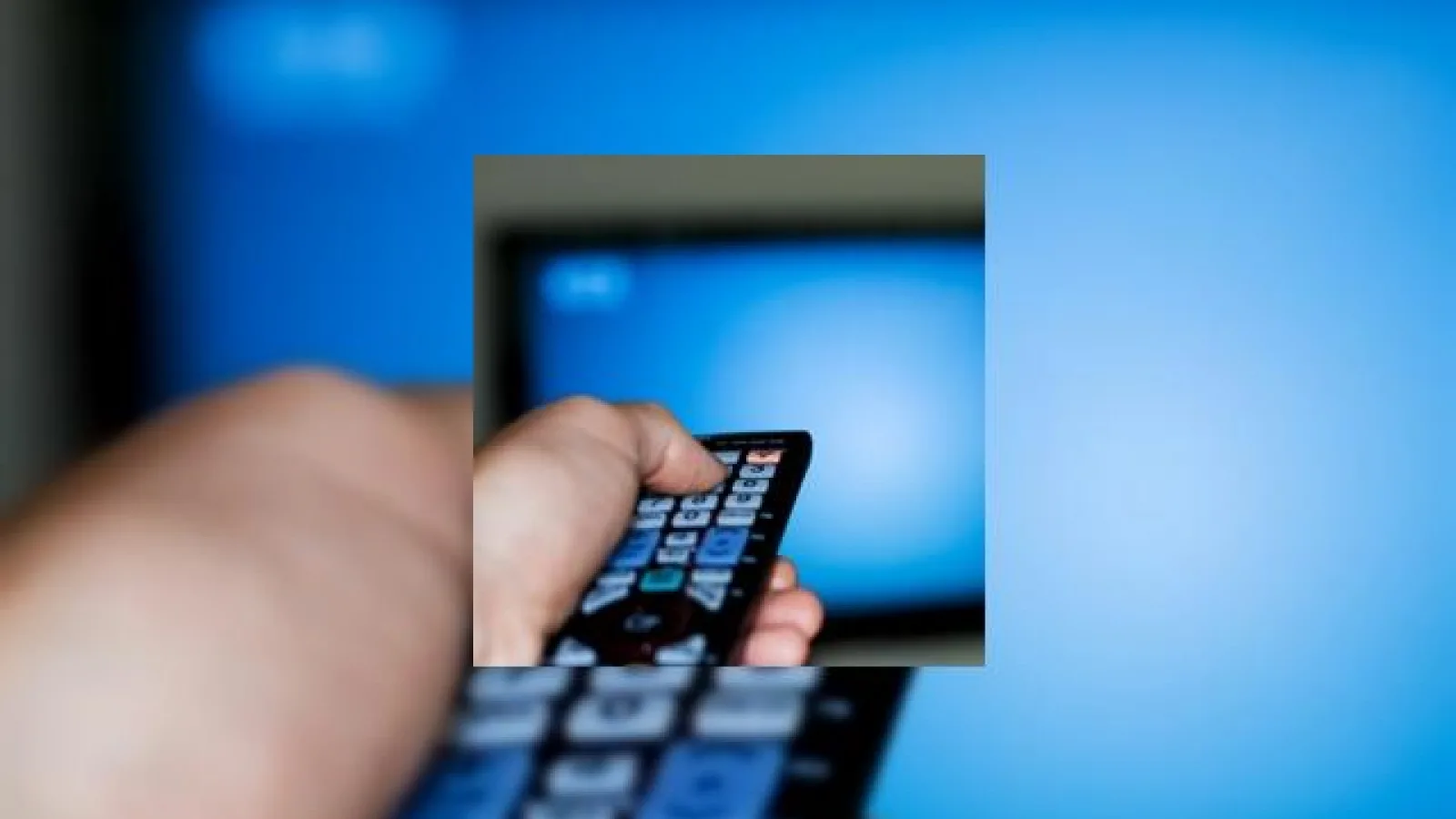 Cumpărături direct pe televizor: de 2 ori mai multe motive să ascunzi telecomanda de soție!
