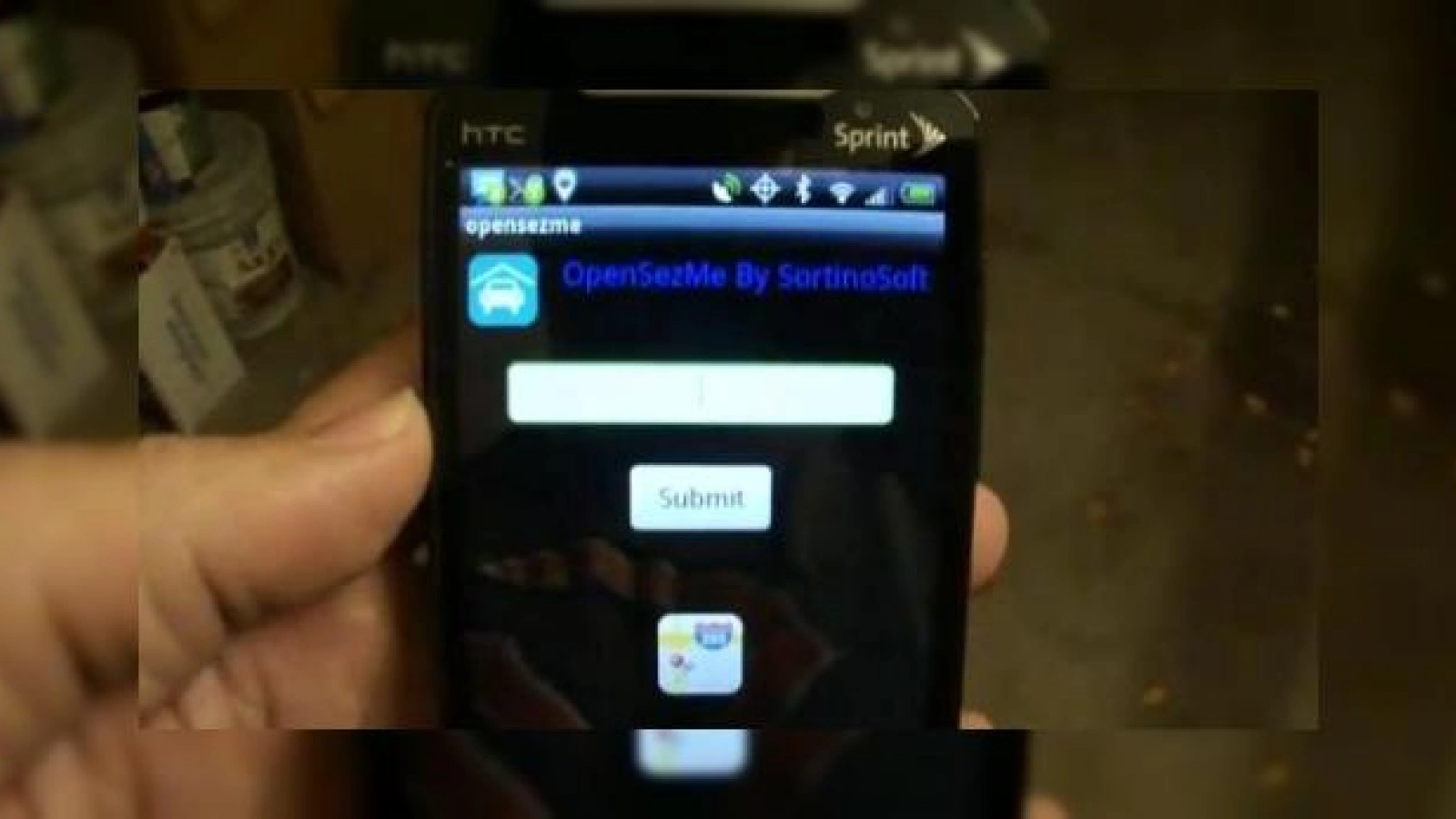 Deschide ușa... Androide? Controlează poarta garajului cu o aplicație specială! (Video)