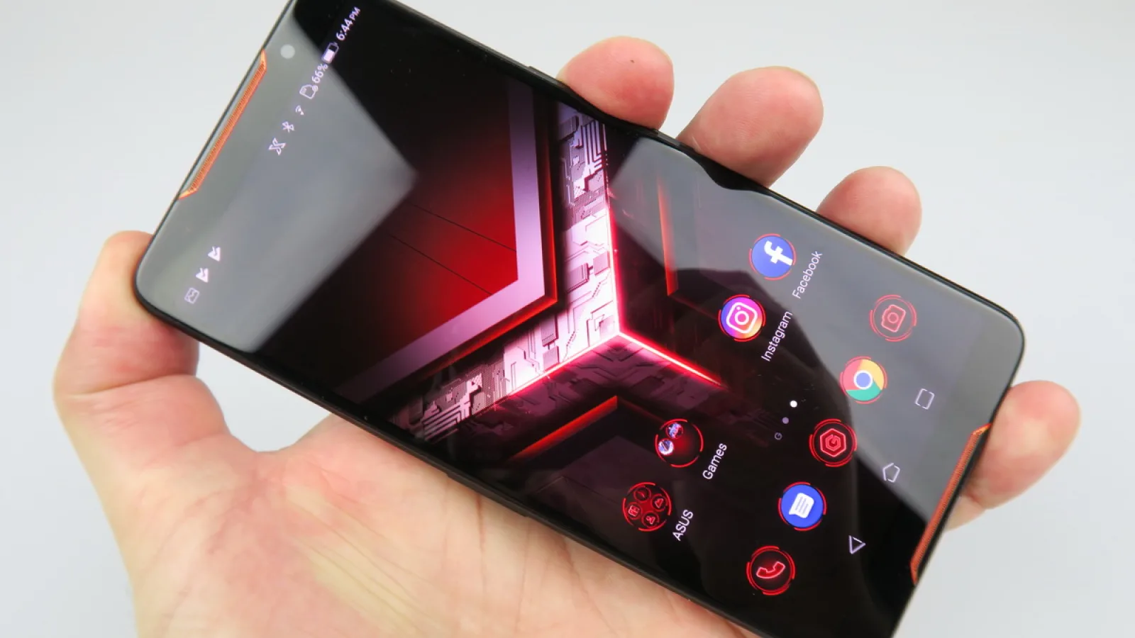 ASUS ROG Phone: OS, UI, aplicaţii cu ROG-ul în centru şi împânzind toată experienţa