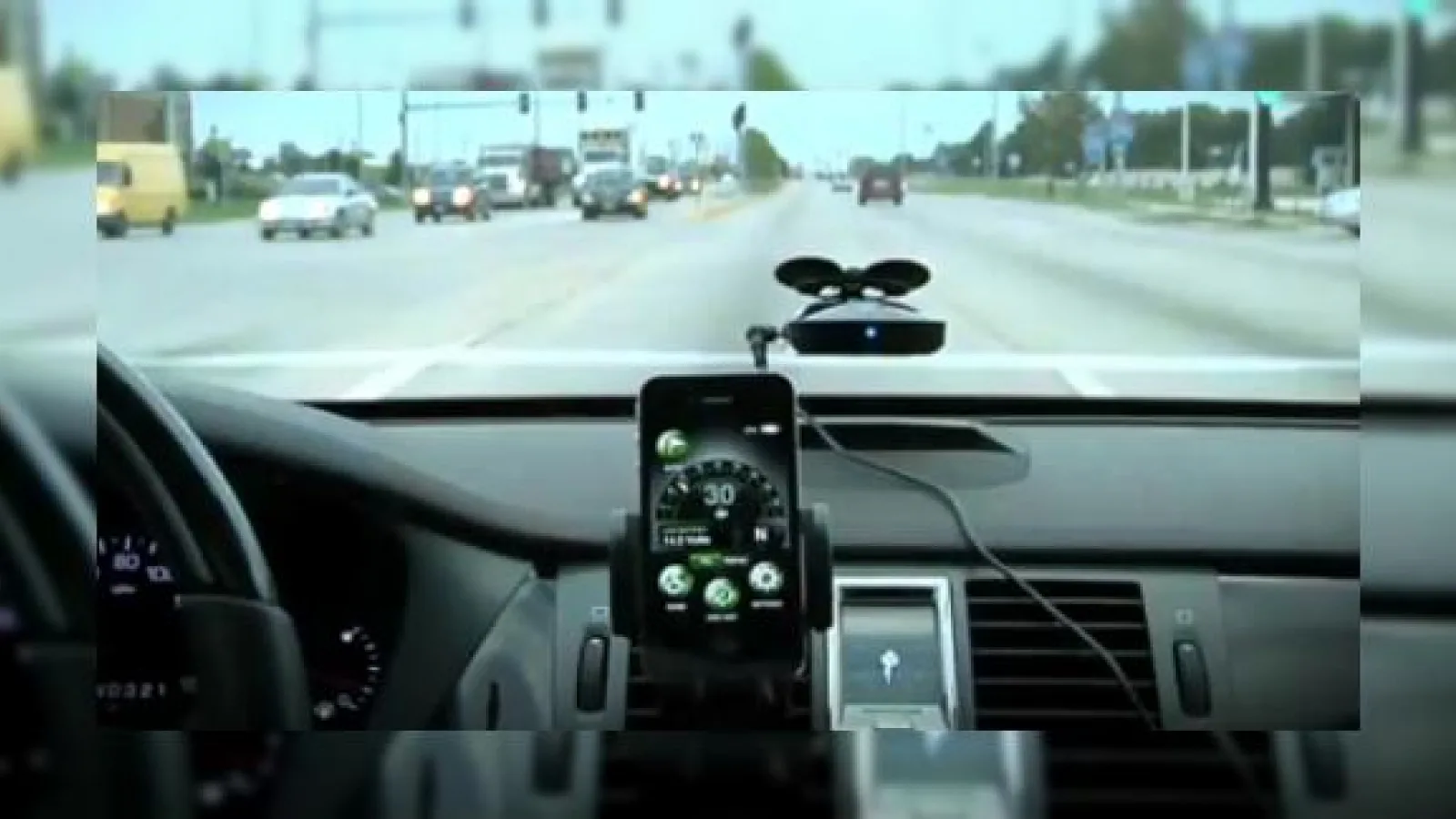 iPhone-ul devine detector de radar prin intermediul lui Cobra iRadar (Video)