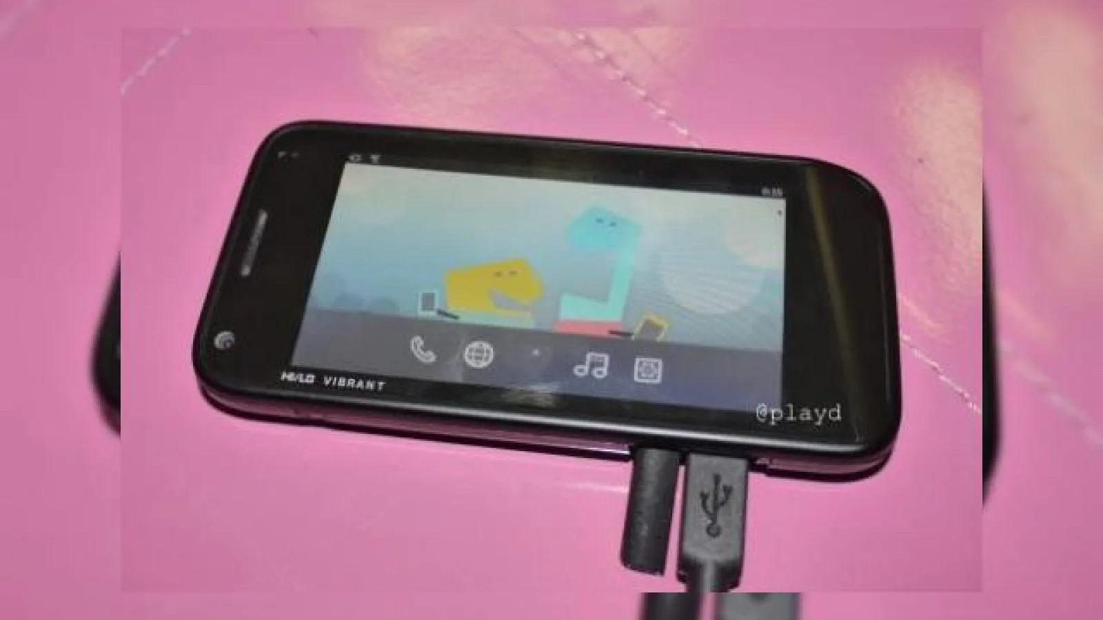 Smartphone MeeGo și tabletă cu același OS, acum cu procesor Intel Atom, În Rusia