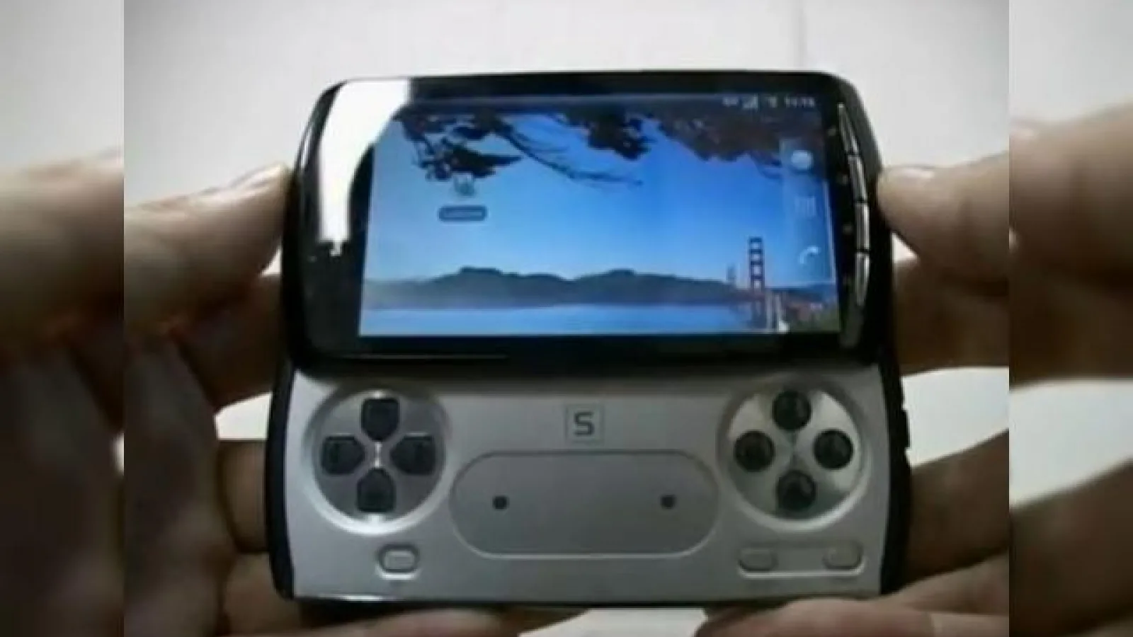 Sony Ericsson Z1 PSP Phone surprins de cameră În acțiune (Video)