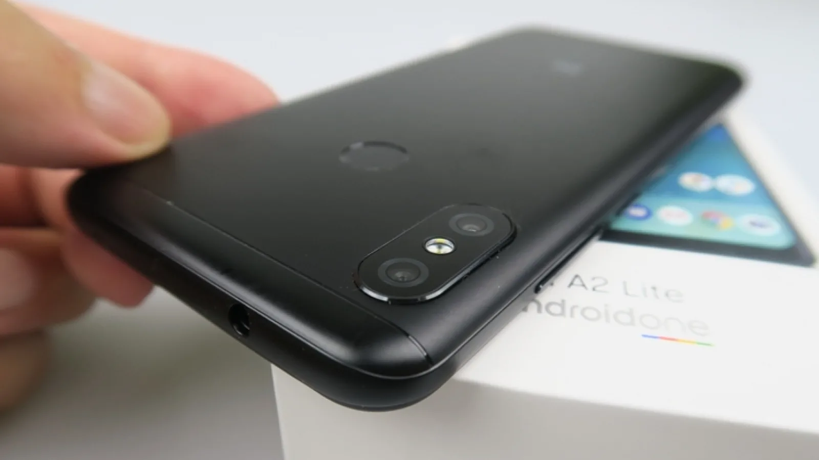 Android 9.0 Pie se livrează de astăzi și pe smartphone-ul Xiaomi Mi A2 Lite