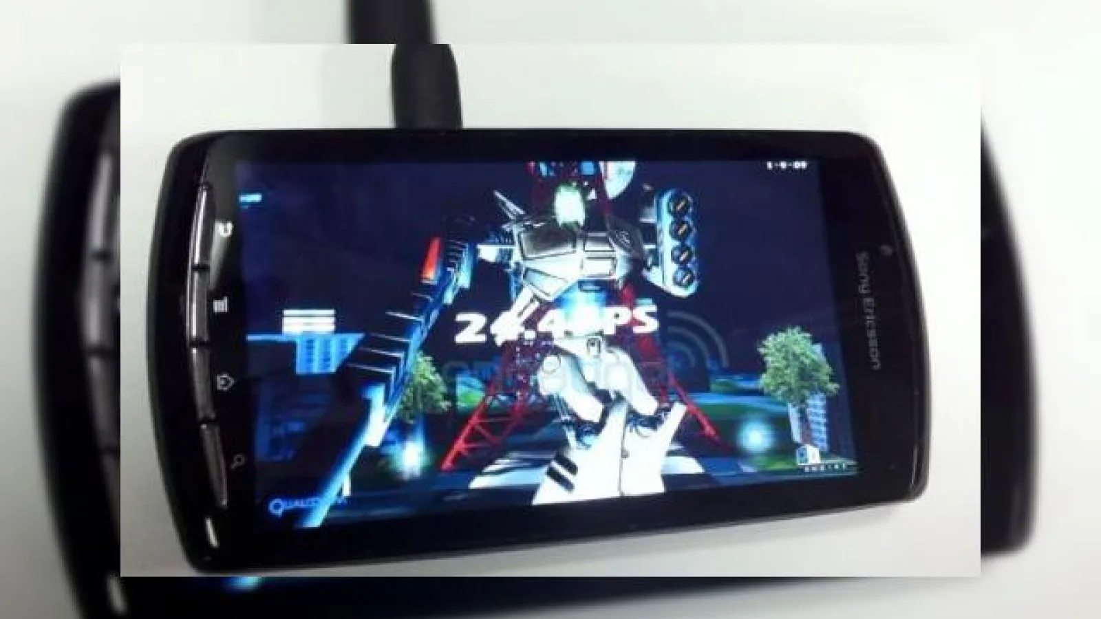 Sony Ericsson PlayStation Phone supus la teste, dezamăgitor? (Video)
