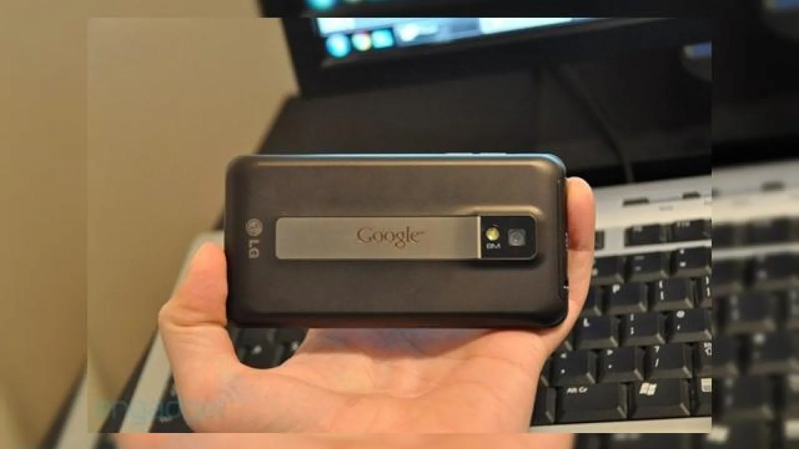 Prima recenzie a smartphone-ului dual core LG Star (Video)
