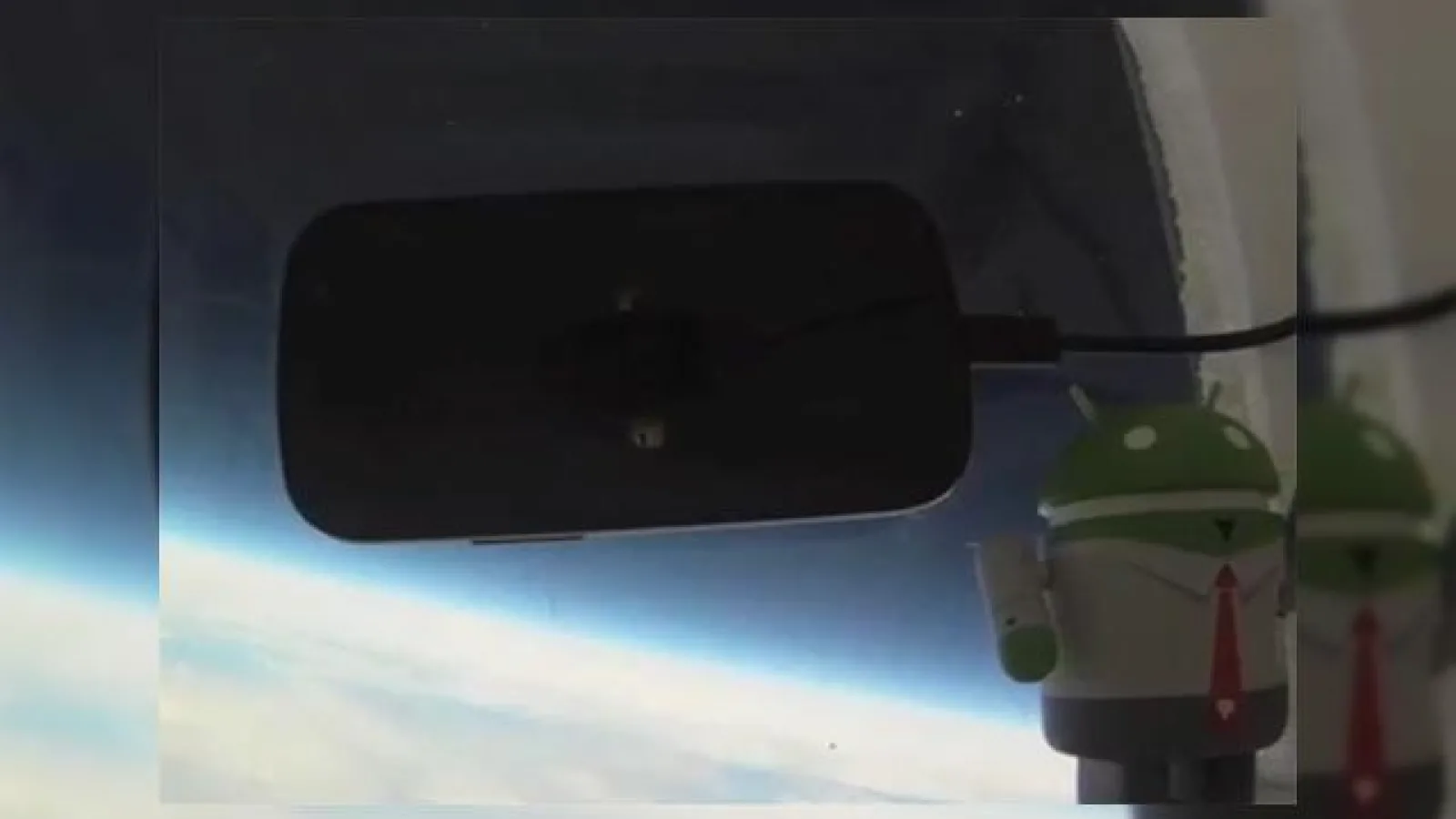 Samsung Nexus S lansat acum! Doar În spațiu, deocamdată... (Video)