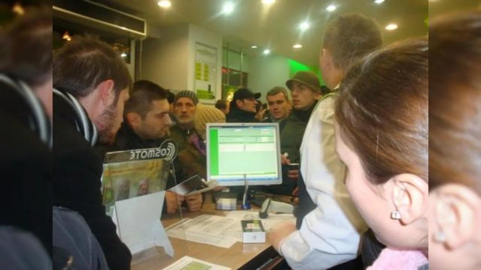 și s-a lansat și iPhone 4... prin Cosmote și Vodafone (Video)