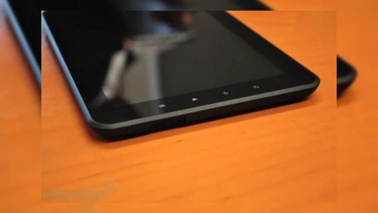 În sfârșit un rival pentru iPad: Toshiba Tablet, tableta Nvidia Tegra 2 proaspăt anunțată