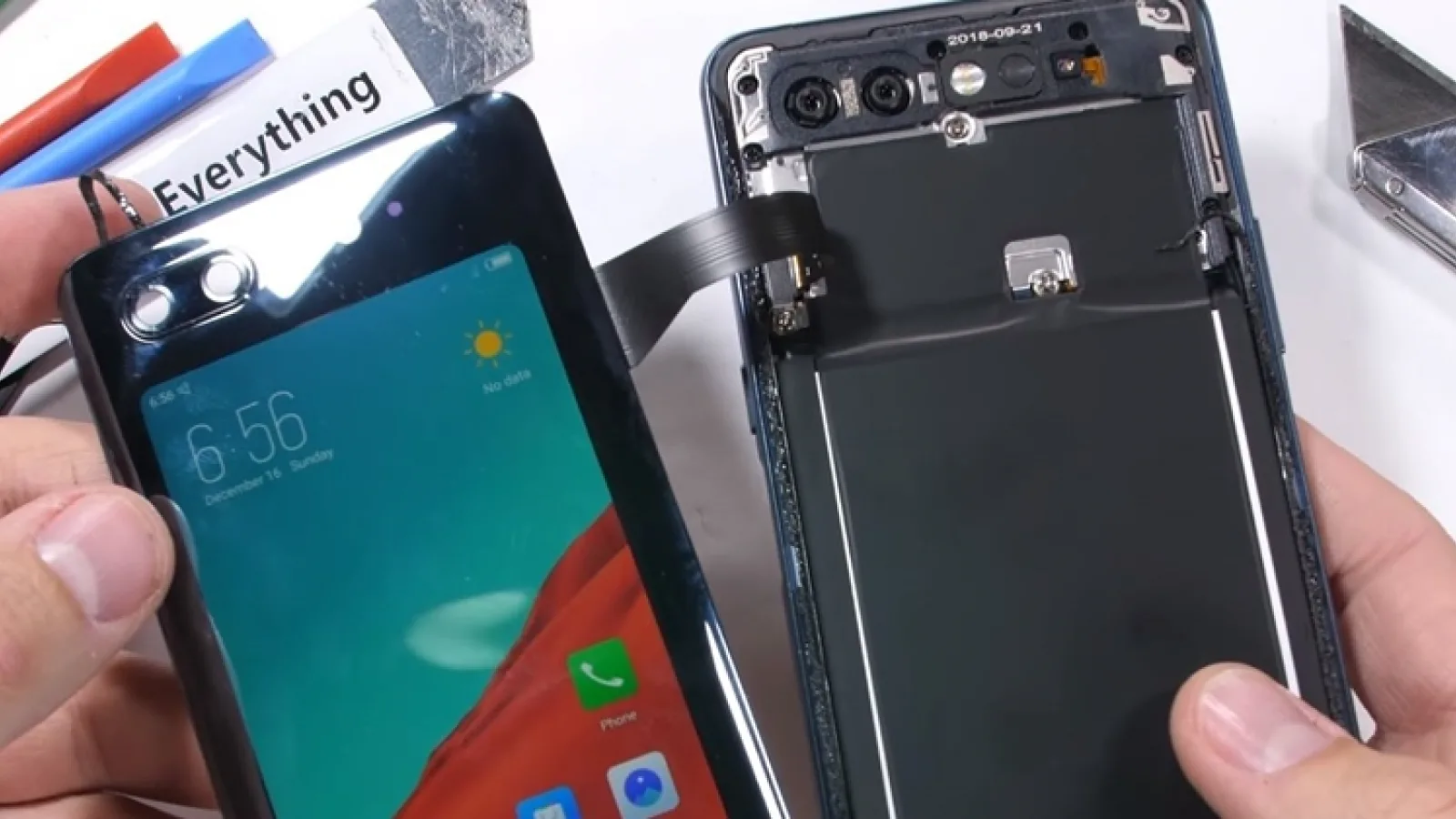 ZTE Nubia X primeşte o disecţie: e uşor de desfăcut, închis la loc şi uşor de reparat (Video)