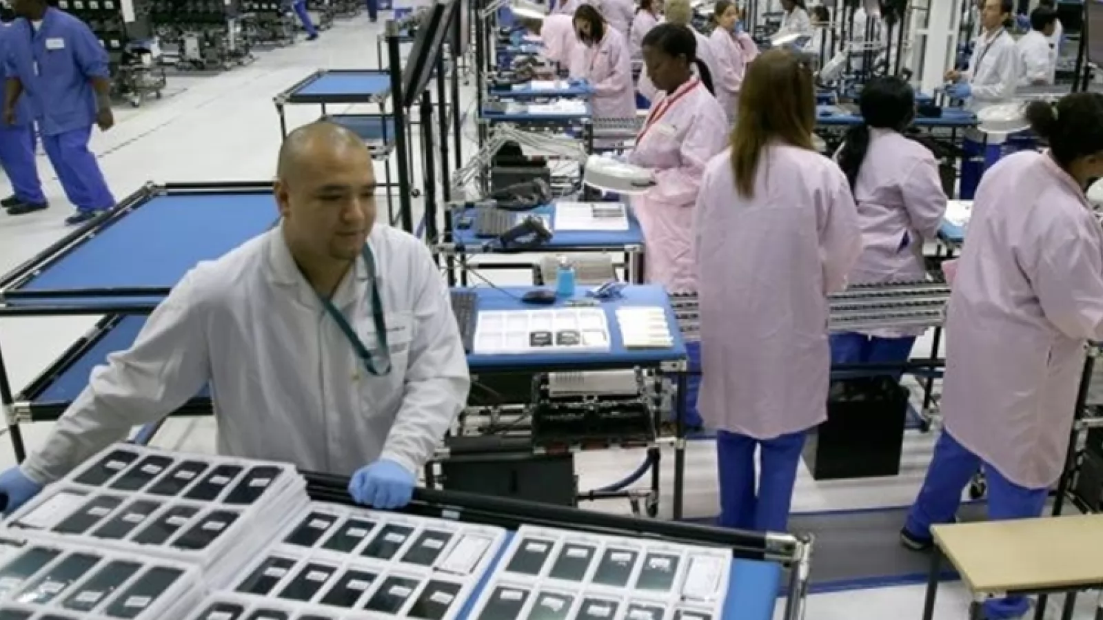 Apple ar urma să reducă din nou producţia de iPhone-uri, conform unor analişti