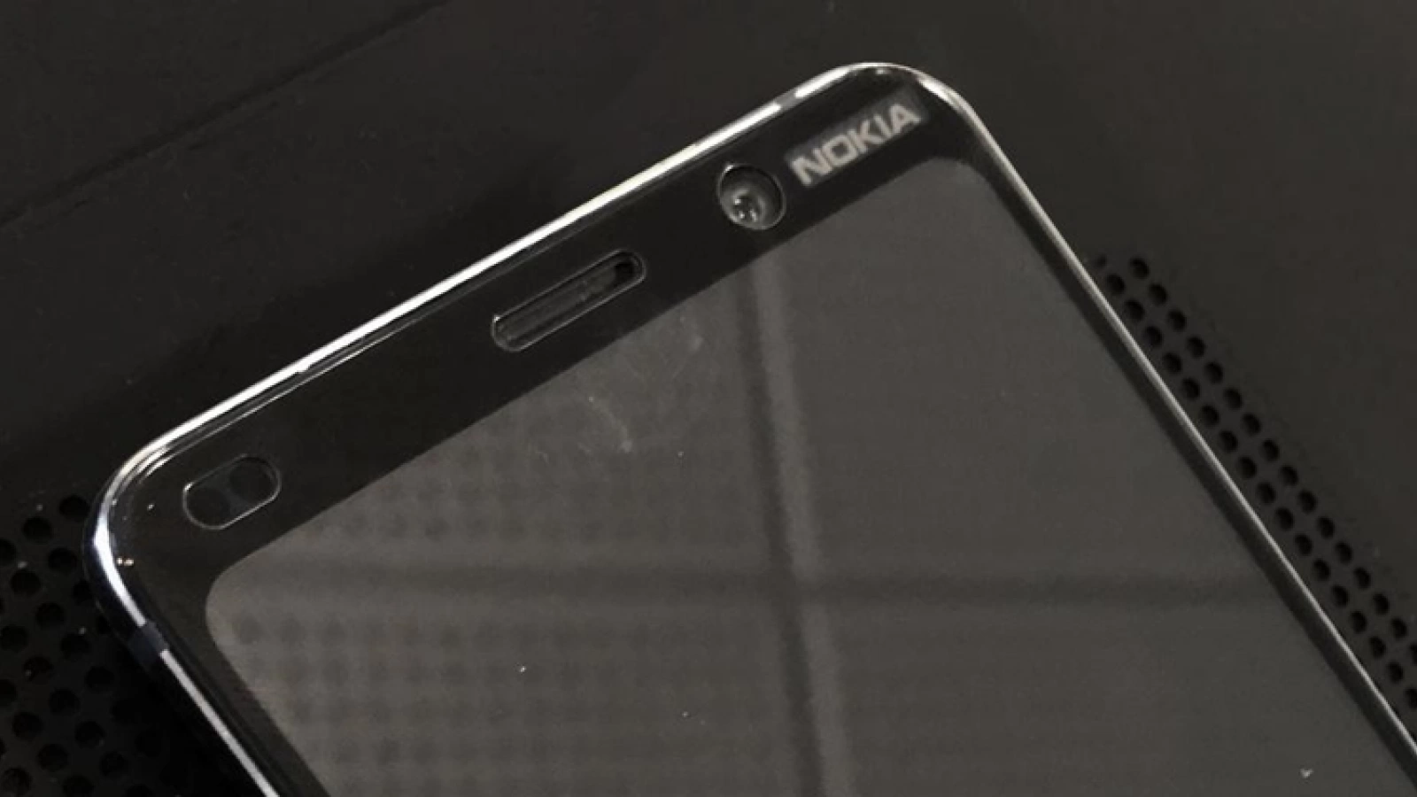 Nokia 9 mai bifează o scăpare! Vedem pentru prima oară fața telefonului, o protecție de ecran și huse