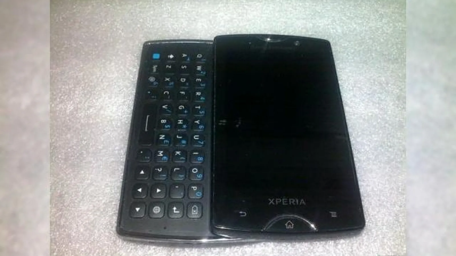 Imagini În premieră cu urmașul lui XPERIA X10 Mini Pro!