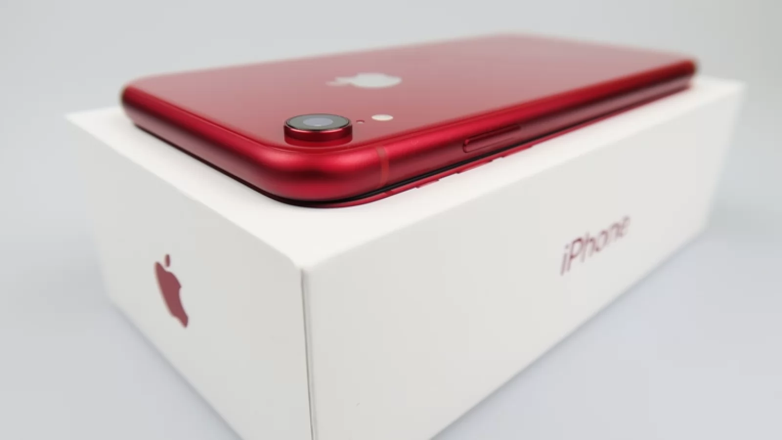 iPhone XR a atras mai mulţi posesori de telefoane Android decât iPhone X şi iPhone 8