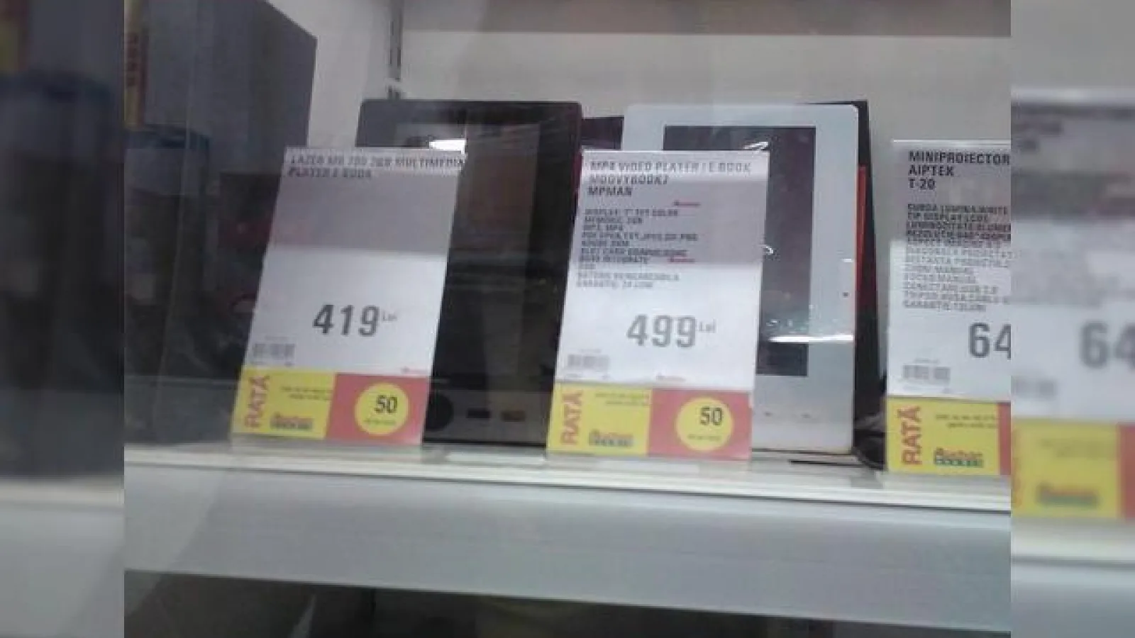 Tabletele cu preț redus din nou vedete În Auchan, acum Împreună cu o imitație de Wii - WiWi (Video)