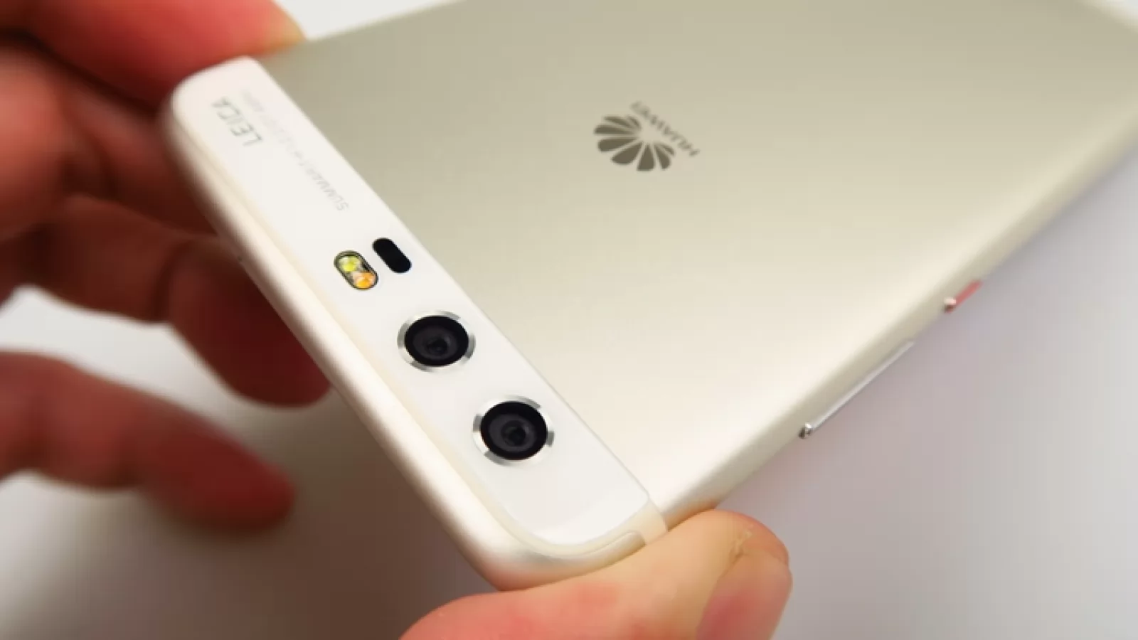 Huawei P10 (dual-SIM) începe să primească EMUI 9 + Android Pie la nivel global; Actualizarea se face treptat