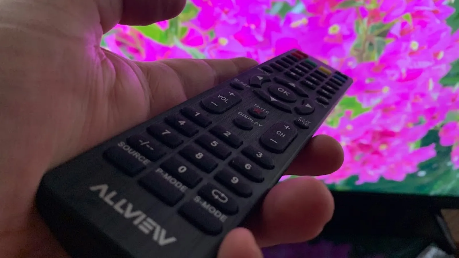 Cum se prezintă televizorul Allview 49ATC5000-U (UHD) cu diagonală de 123 cm; L-am testat, iată ce am aflat