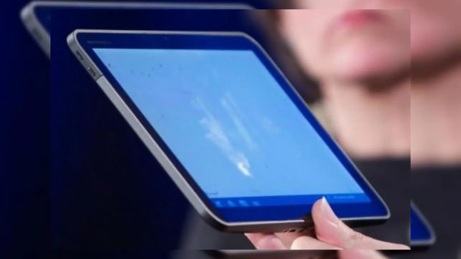 Tableta dual-core 4G Motorola XOOM Încorporează și un barometru (Video)