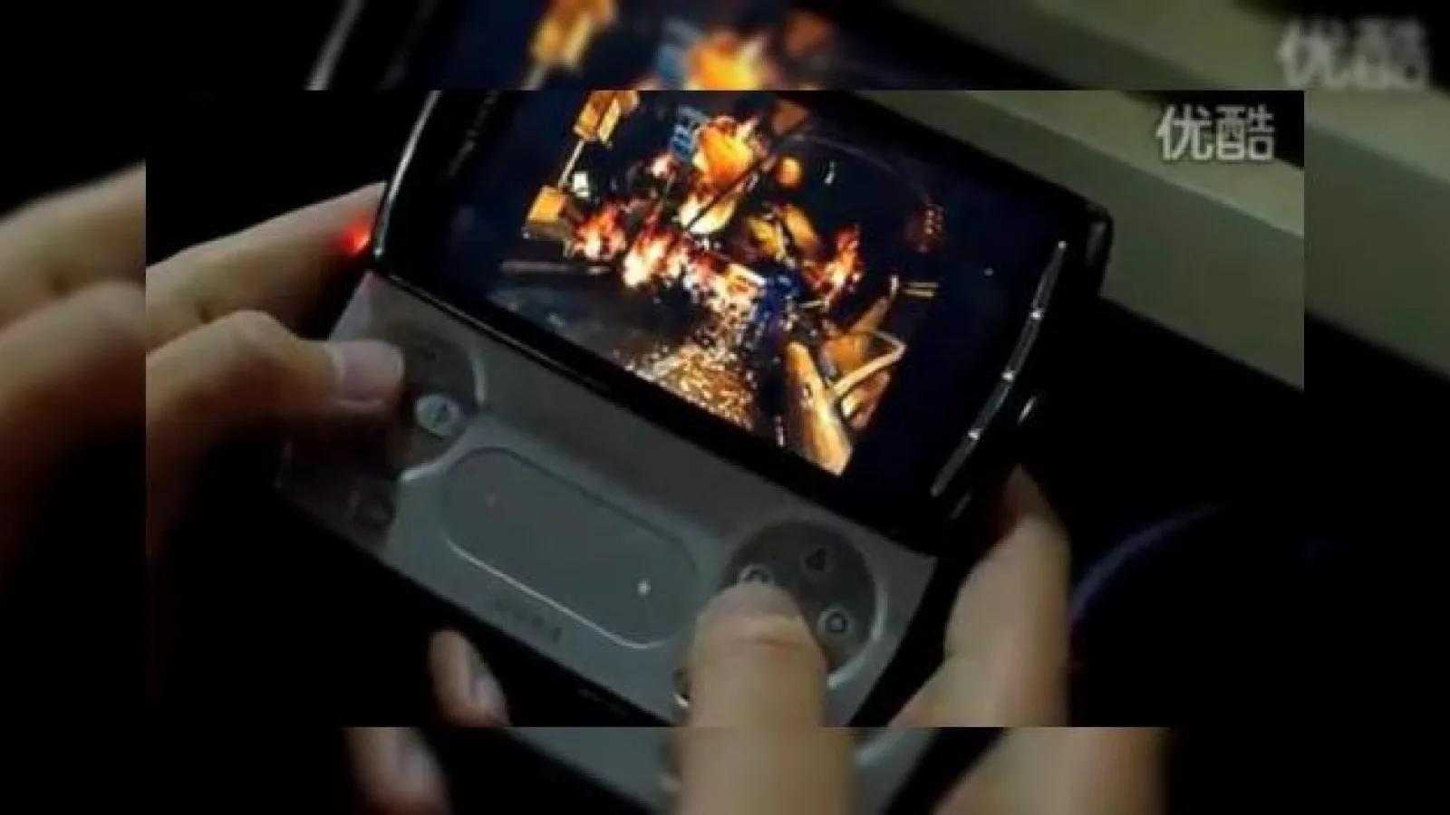 Sony PSP Phone (XPERIA Play) În acțiune, În stil old schol (Video)