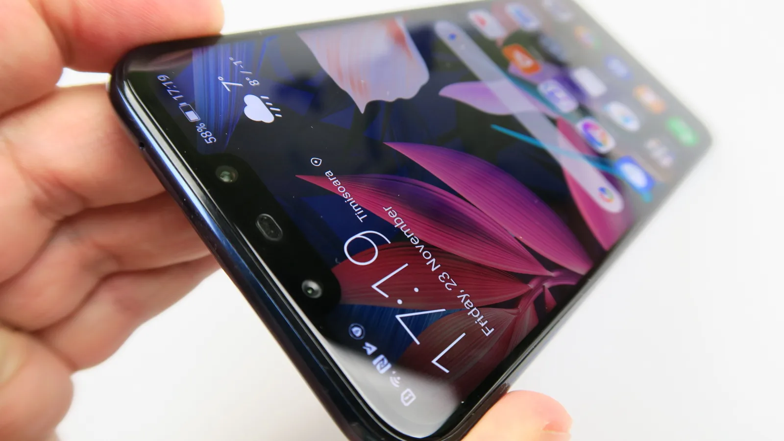 Huawei Mate 20 Lite: Conectivitate satisfăcătoare la 4G, WiFi, aduce și radio FM