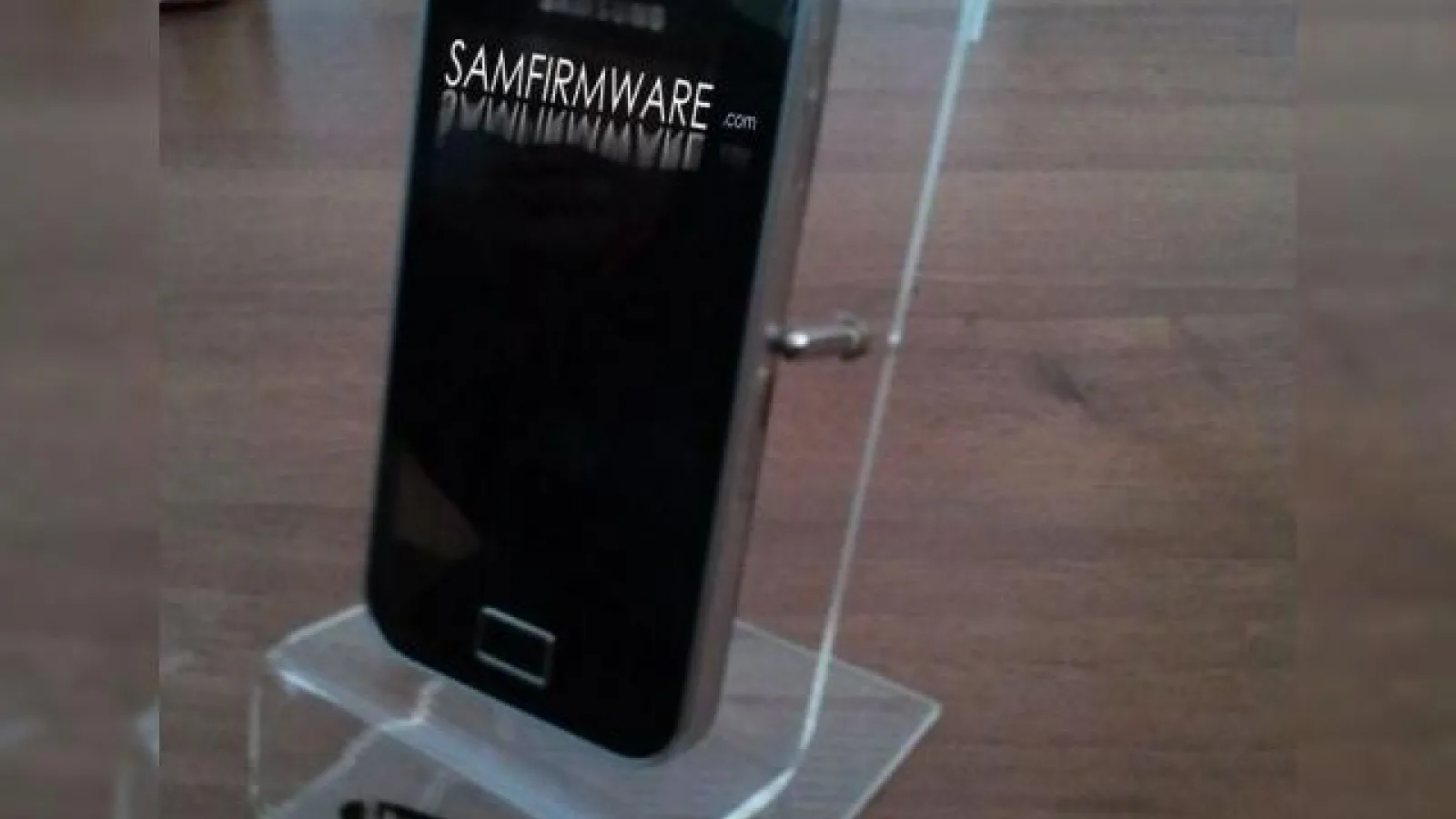 Imagini În premieră cu Samsung S5830, varianta mini de Galaxy S