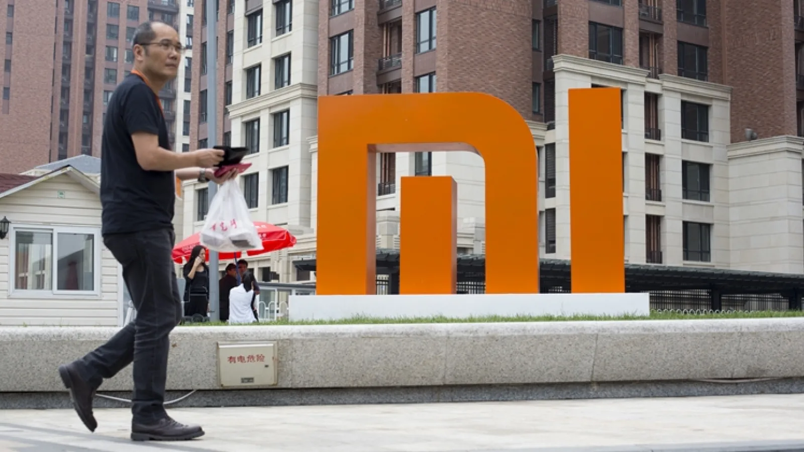 Xiaomi estimează câștiguri mai mici, astfel urmează exemplul Apple la bursă și o ia la vale; Expansiunea spre SUA incertă