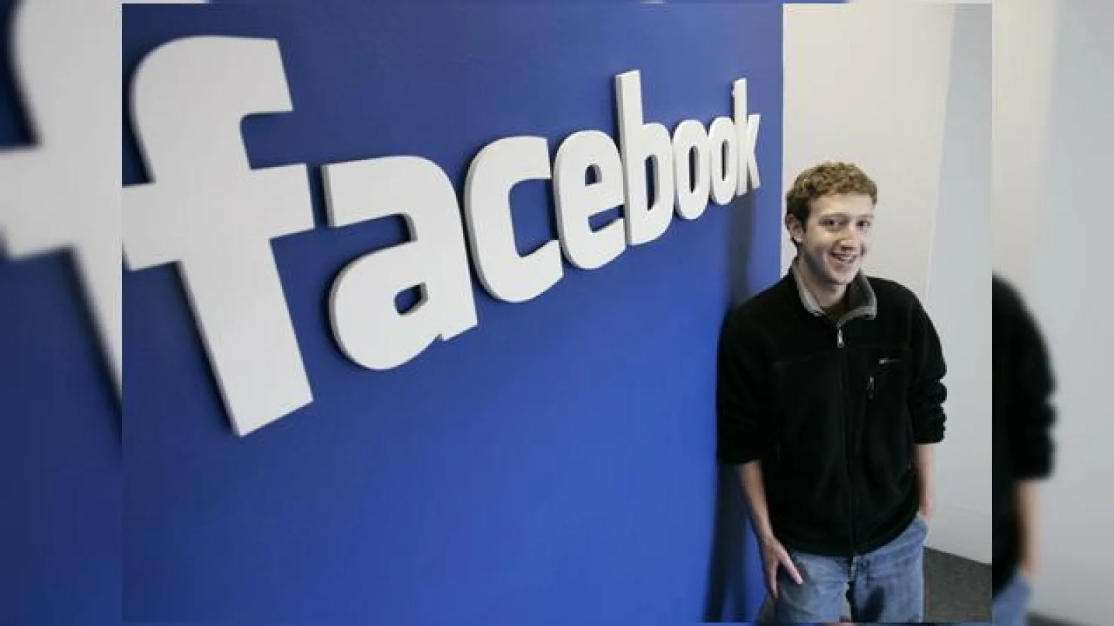Facebook fură date ale utilizatorilor Windows Phone 7? Microsoft caută un vinovat...