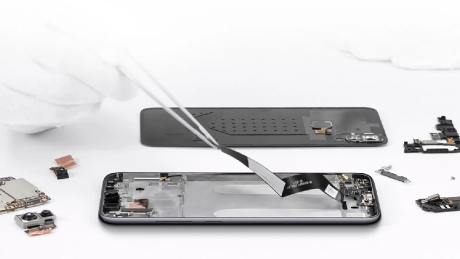 Xiaomi Redmi Note 7 este disecat în faţa camerei, pare uşor de reparat, modular (Video)