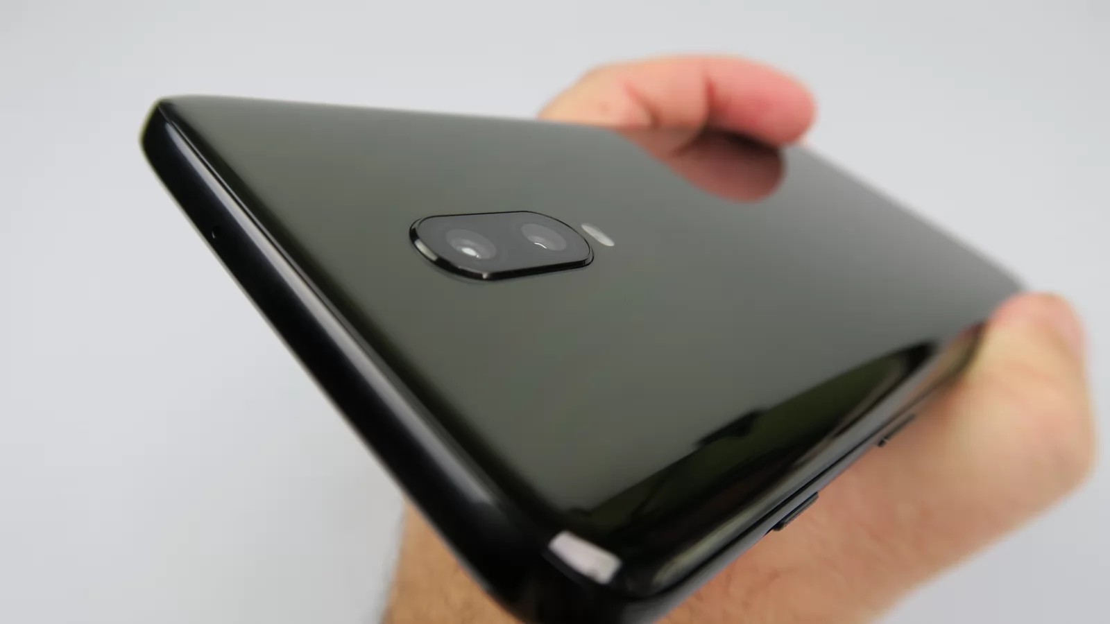 OnePlus 6T: Cameră în mare la fel (ca la OnePlus 6), plus câteva corecții