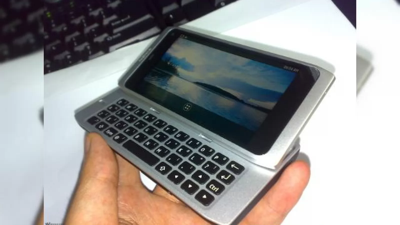 Nokia N9 anulat?! Finlandezii au În proiect un Înlocuitor?