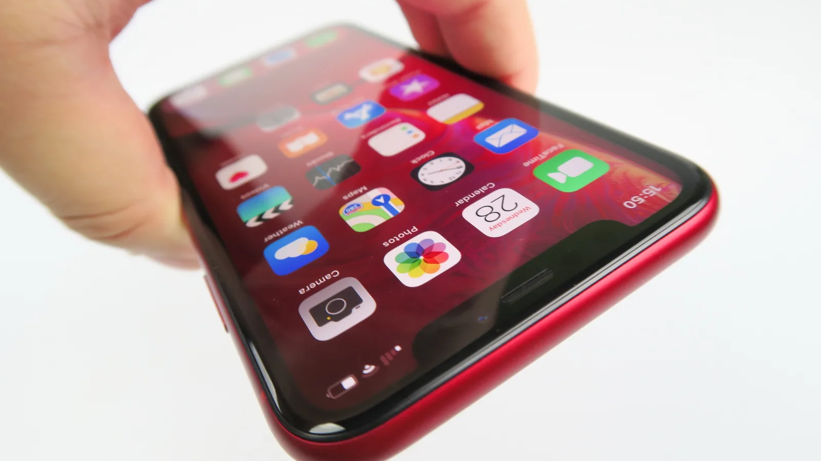 Apple iPhone XR: Display LCD, dar nu ai zice la cum performează