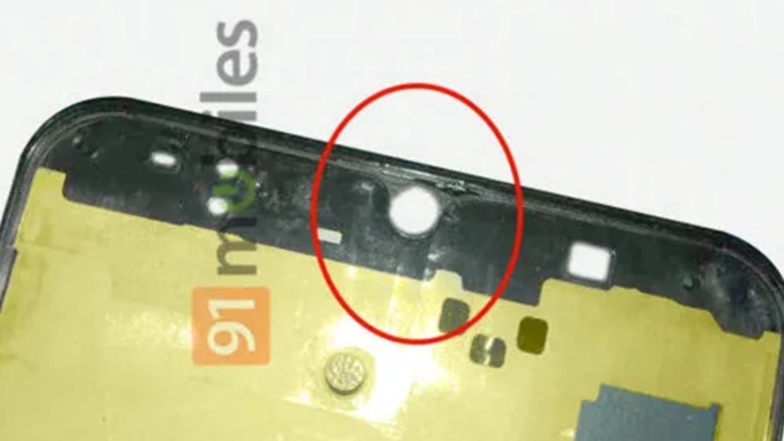 Samsung Galaxy A50 are confirmat display-ul Infinity V cu decupaj picătură; Vedem fotografiat cadrul de la interior