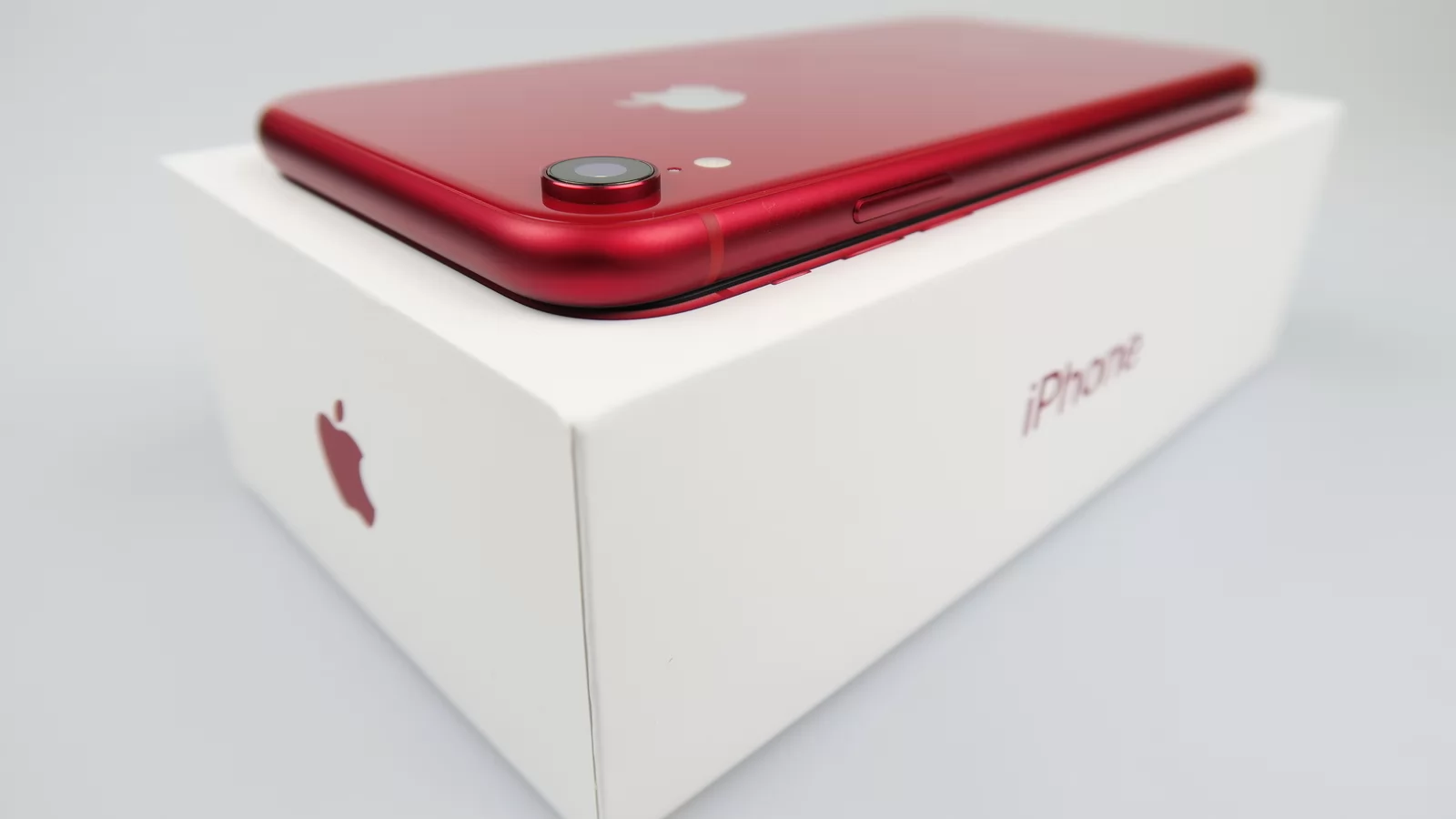 Apple iPhone XR: Hardware puternic, dar cu unele compromisuri