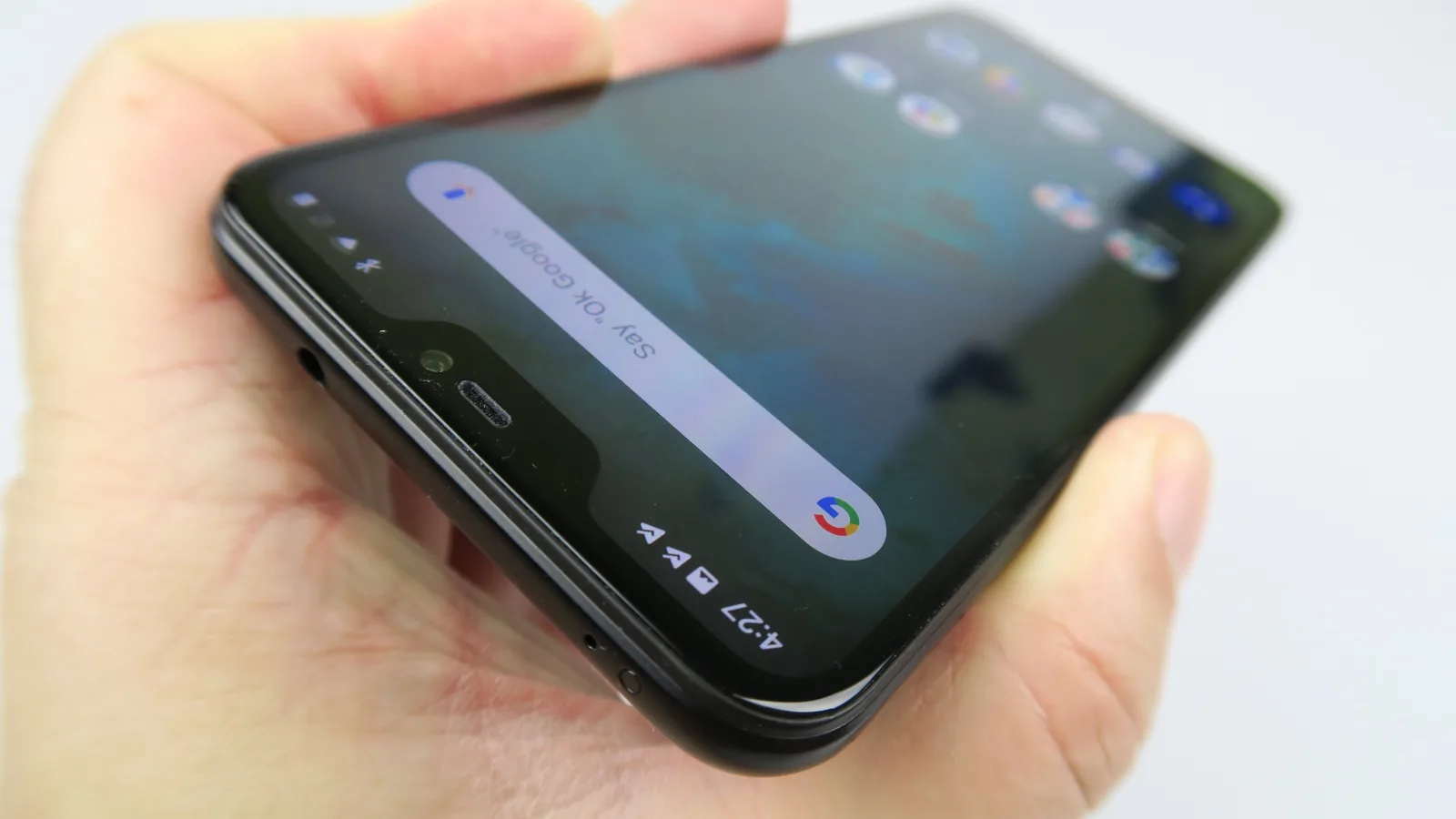 Xiaomi Mi A2 Lite: Conectivitate 4G bunicică, slot-urile sunt separate de microSD
