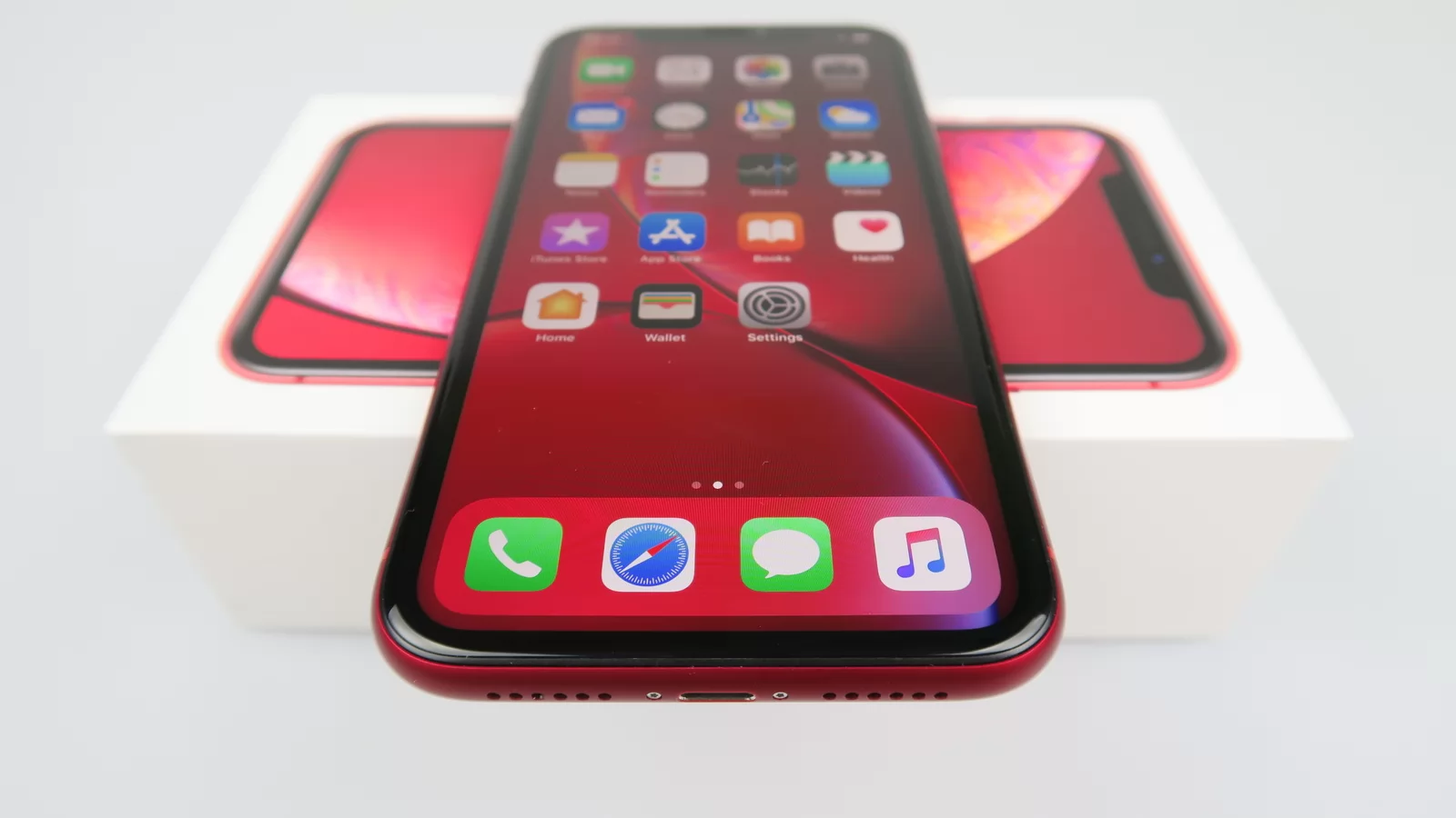 Apple iPhone XR: OS, UI, aplicaţii cu acelaşi iOS 12 consacrat