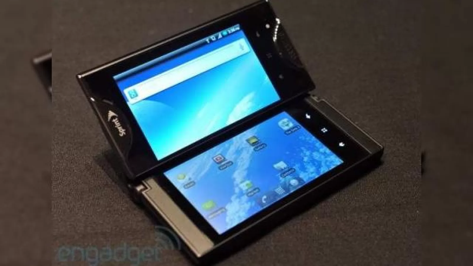 Primul telefon dual-screen rulează Android, este Kyocera Echo (Video)
