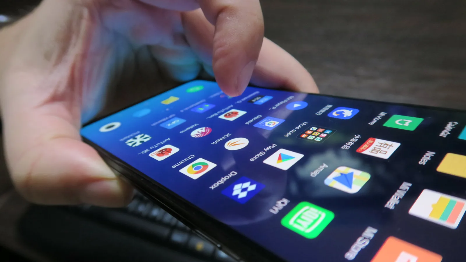 Xiaomi Mi Mix 3: Benchmark-uri de top 10 cu siguranţă, performanță excelentă