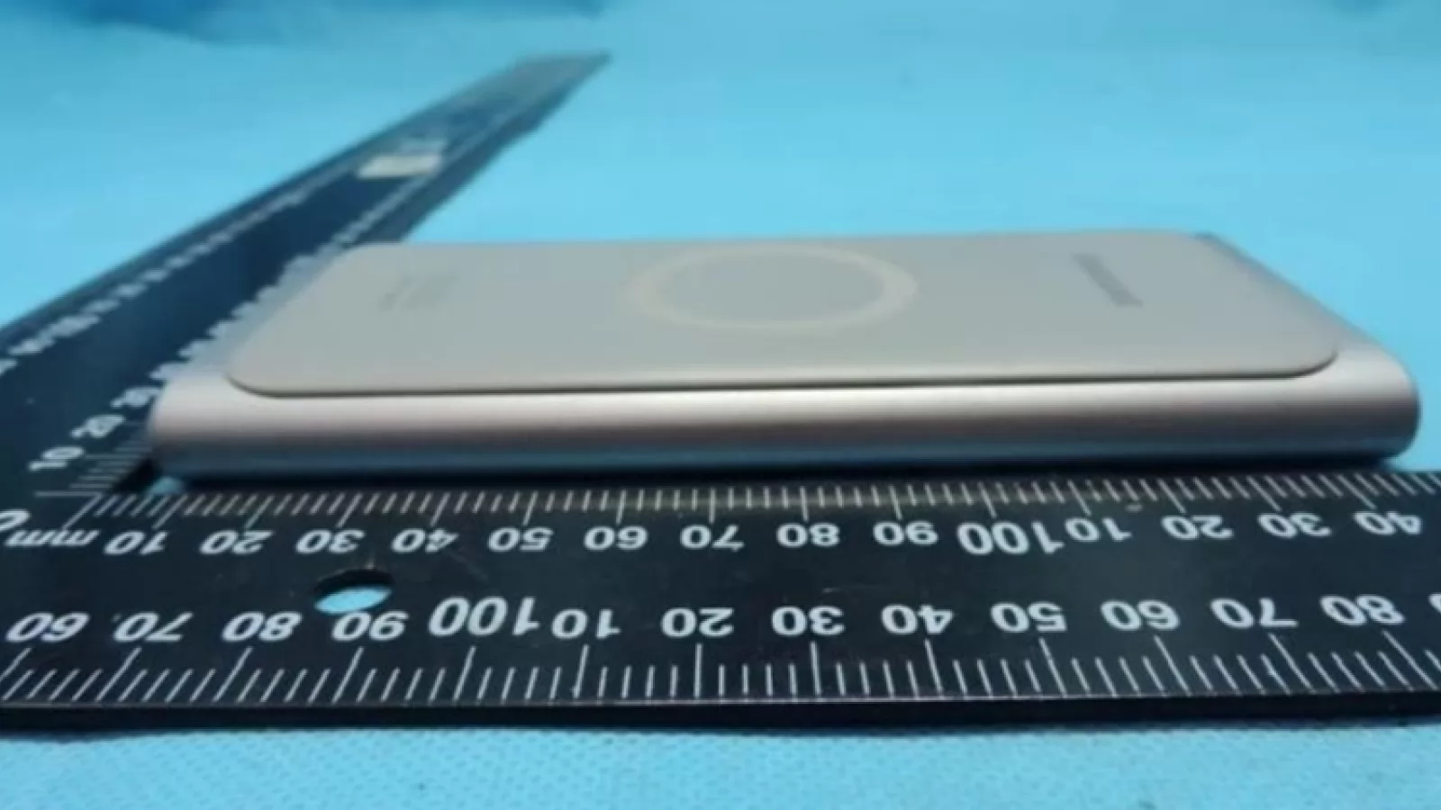 Samsung va introduce odată cu Galaxy S10 și un acumulator extern de 10000 mAh cu suport pentru încărcare wireless