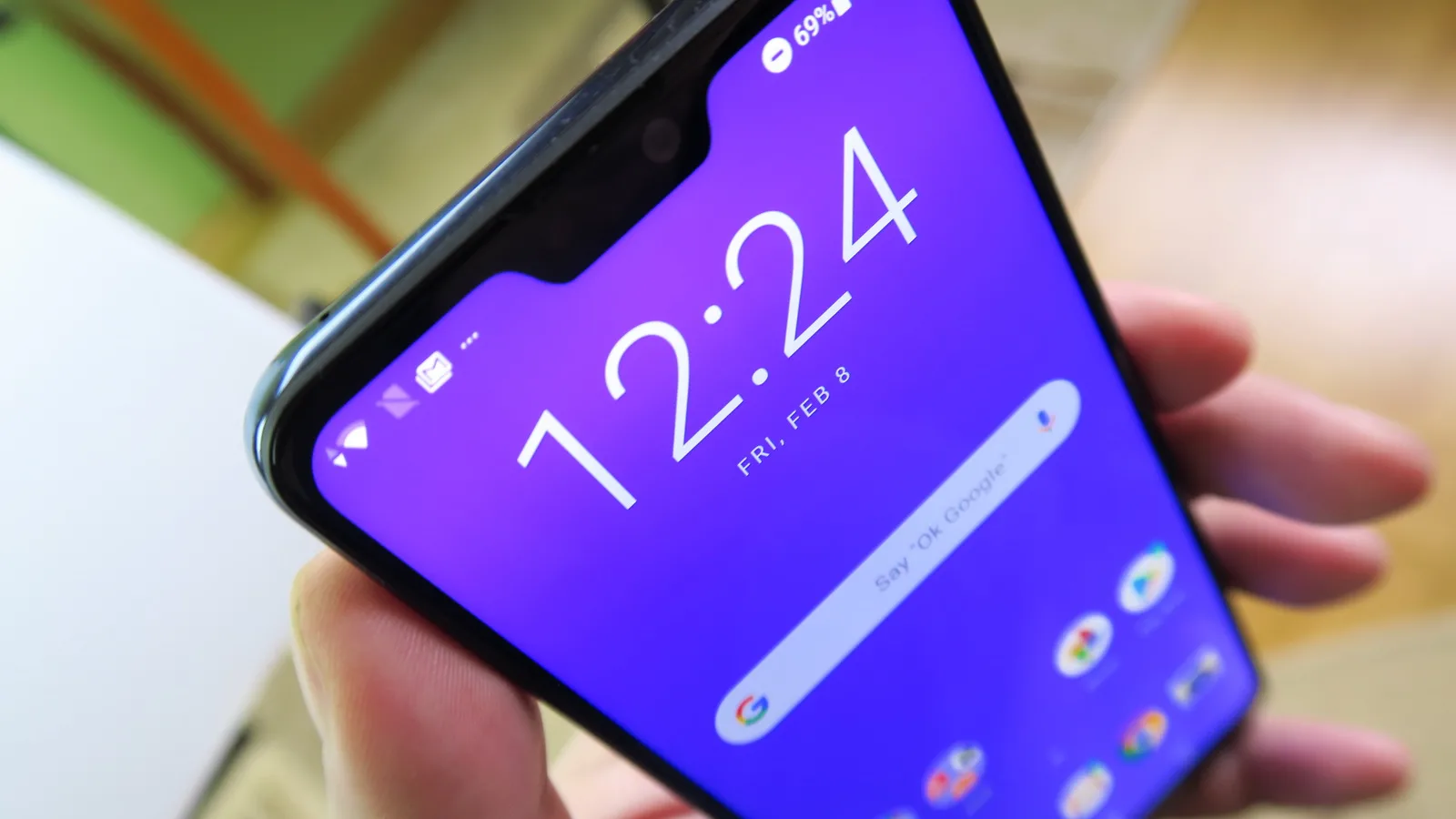 ASUS ZenFone Max Pro (M2): Display generos, luminos, foarte aproape de cota de 500 LUX
