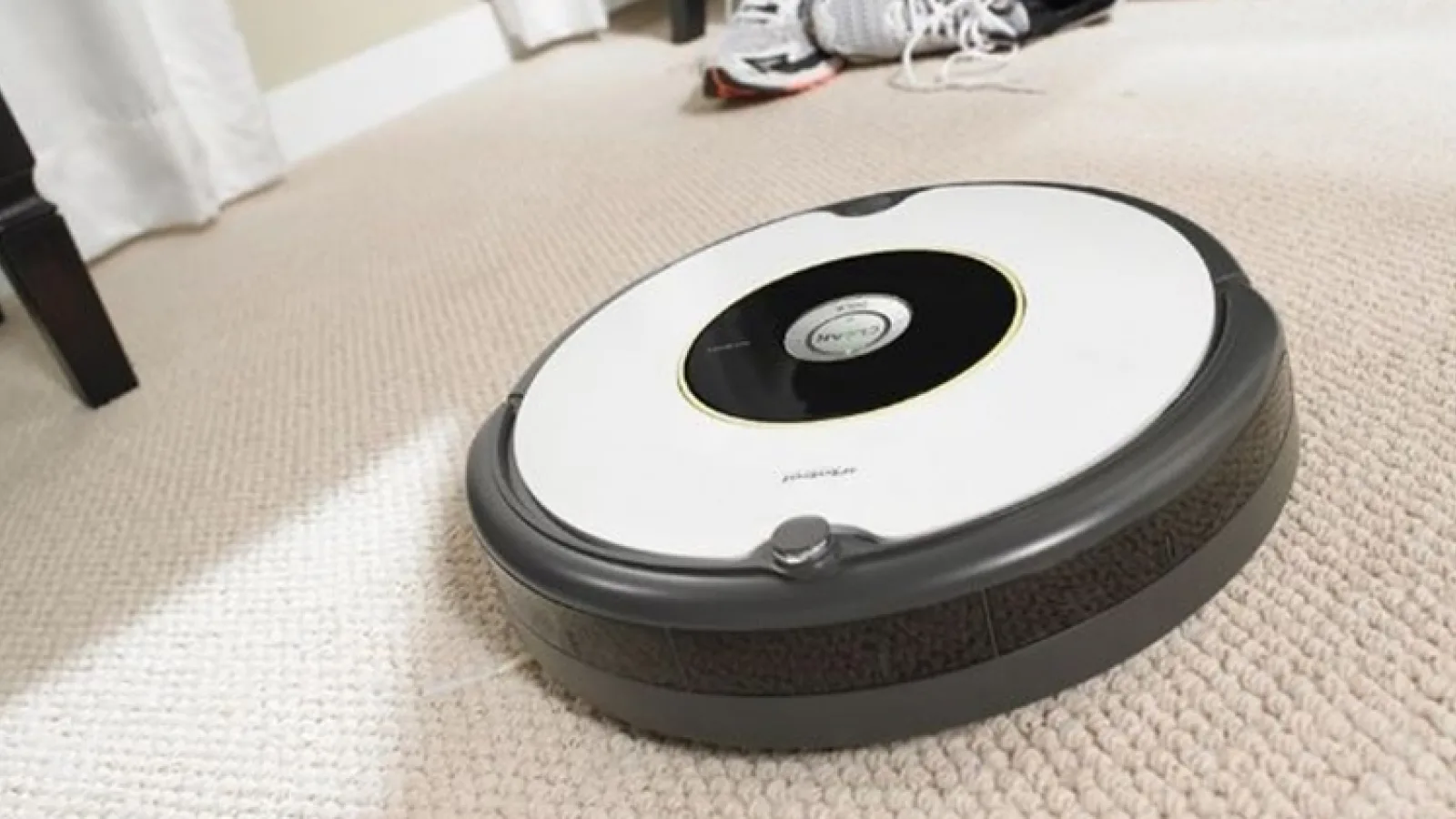 Turul Magazinelor #537: Robot Roomba la sub 1000 de lei, telefon de 100 de dolari, televizor de 500 de lei şi jocul Anthem