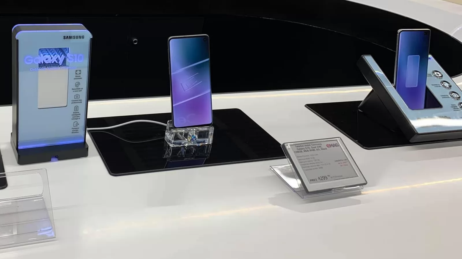 Şi tu poţi "butona" un Samsung Galaxy S10, S10+; Iată unde