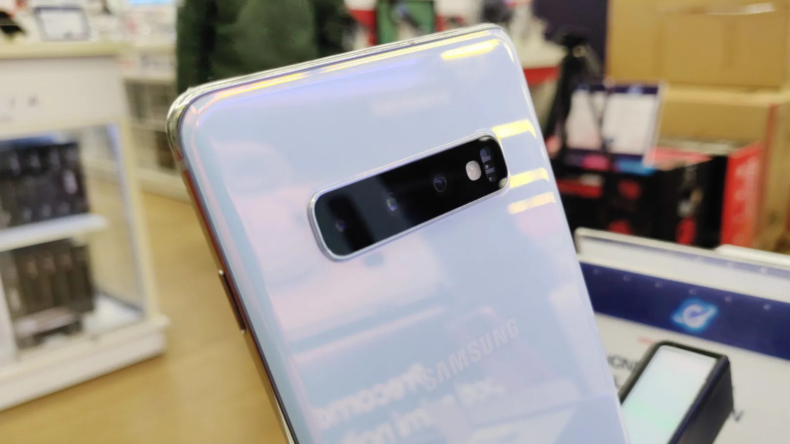 Samsung Galaxy S10+ testat de DxOMark: primeşte 109 puncte, egal cu Huawei Mate 20 Pro, dar cel mai bun la selfie
