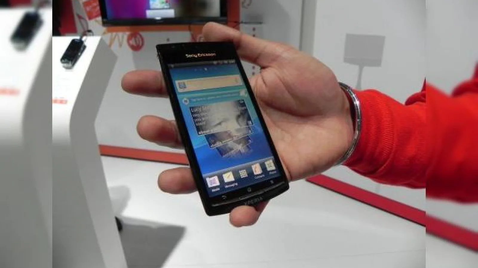 MWC 2011: Sony Ericsson Xperia Arc, bazat pe tehnologia Bravia (Video)