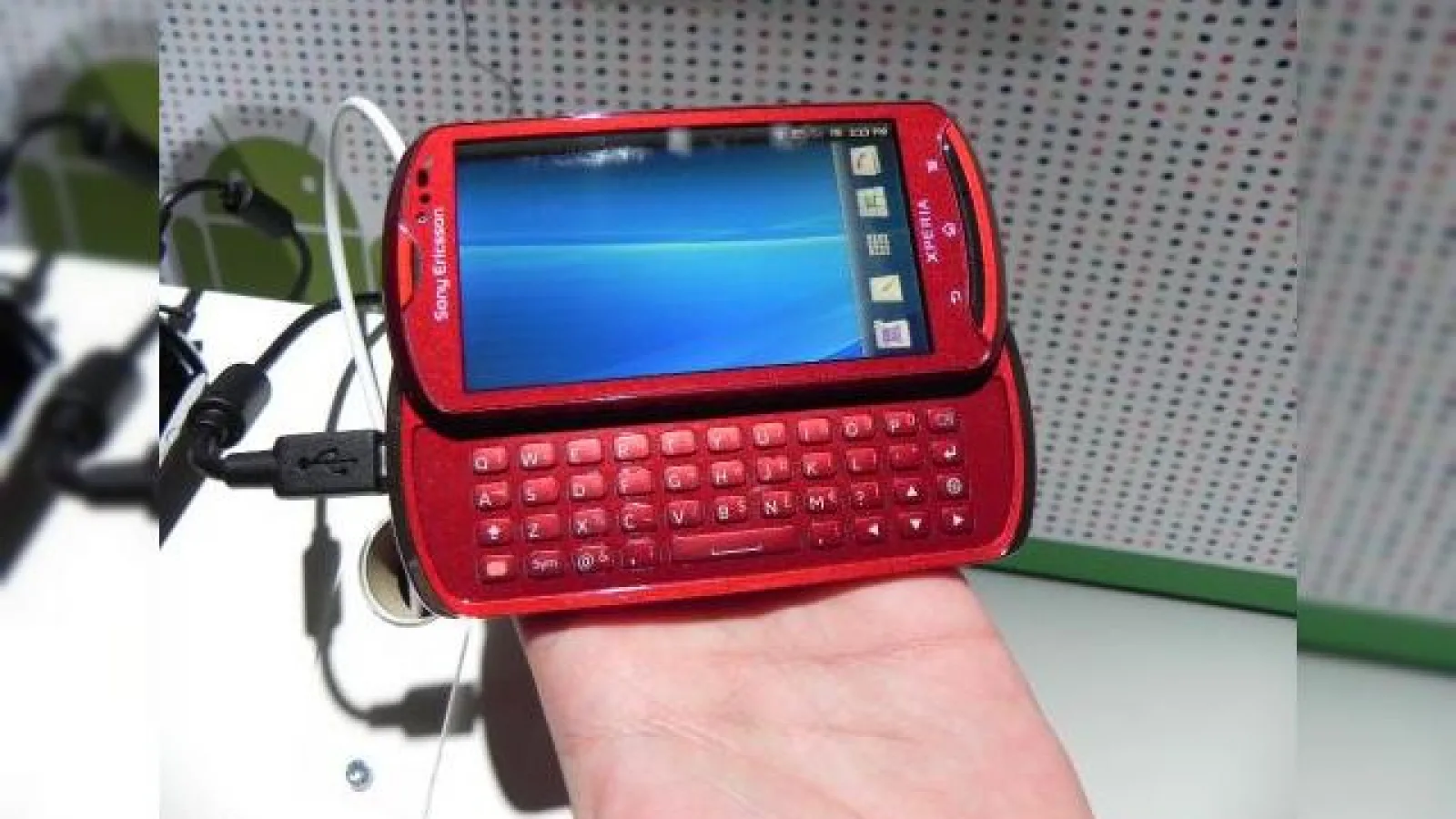 MWC 2011: Sony Ericsson Xperia Pro, Android 2.3 + tastatură glisantă... și mai mult! (Video)
