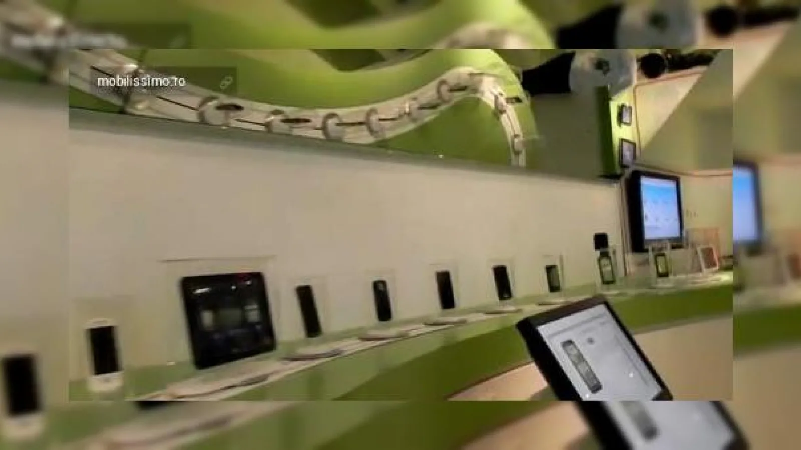 MWC 2011: Iată trenulețul Google compus din telefoane Android pe care l-am surprins În Barcelona! (Video)