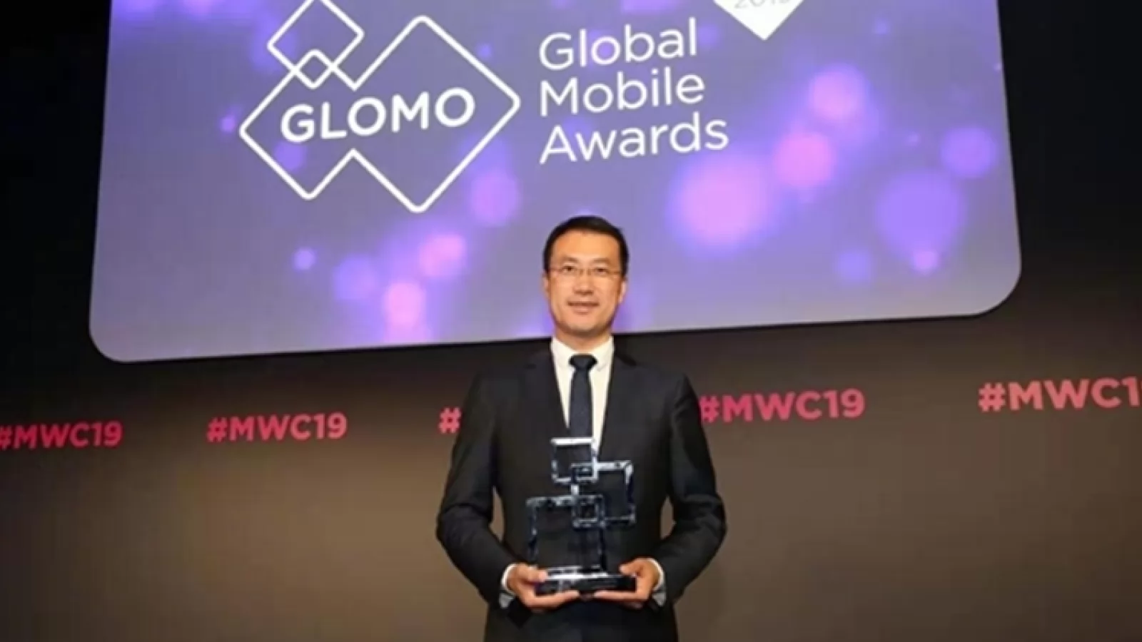 Huawei Mate 20 Pro câştigă premiul "Cel mai bun smartphone" la MWC 2019