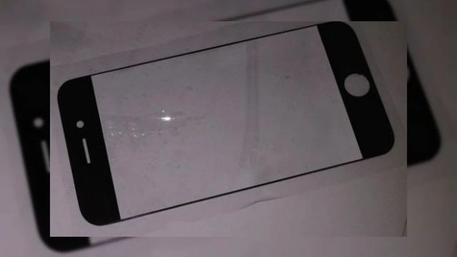 Iată cum va arăta iPhone 5: margini mai subțiri, display mai mare! Partea sa frontală a ajuns pe web!