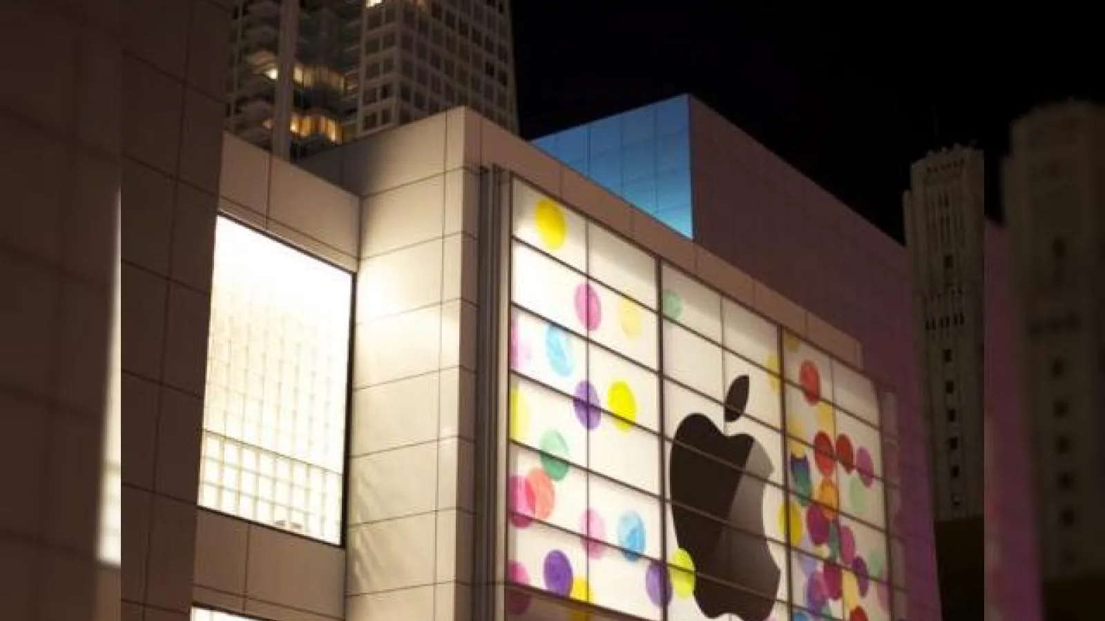 Pregătiri pe ultima sută de metri pentru evenimentul de lansare a lui iPad 2: iată cum arată Centrul Yerba Buena