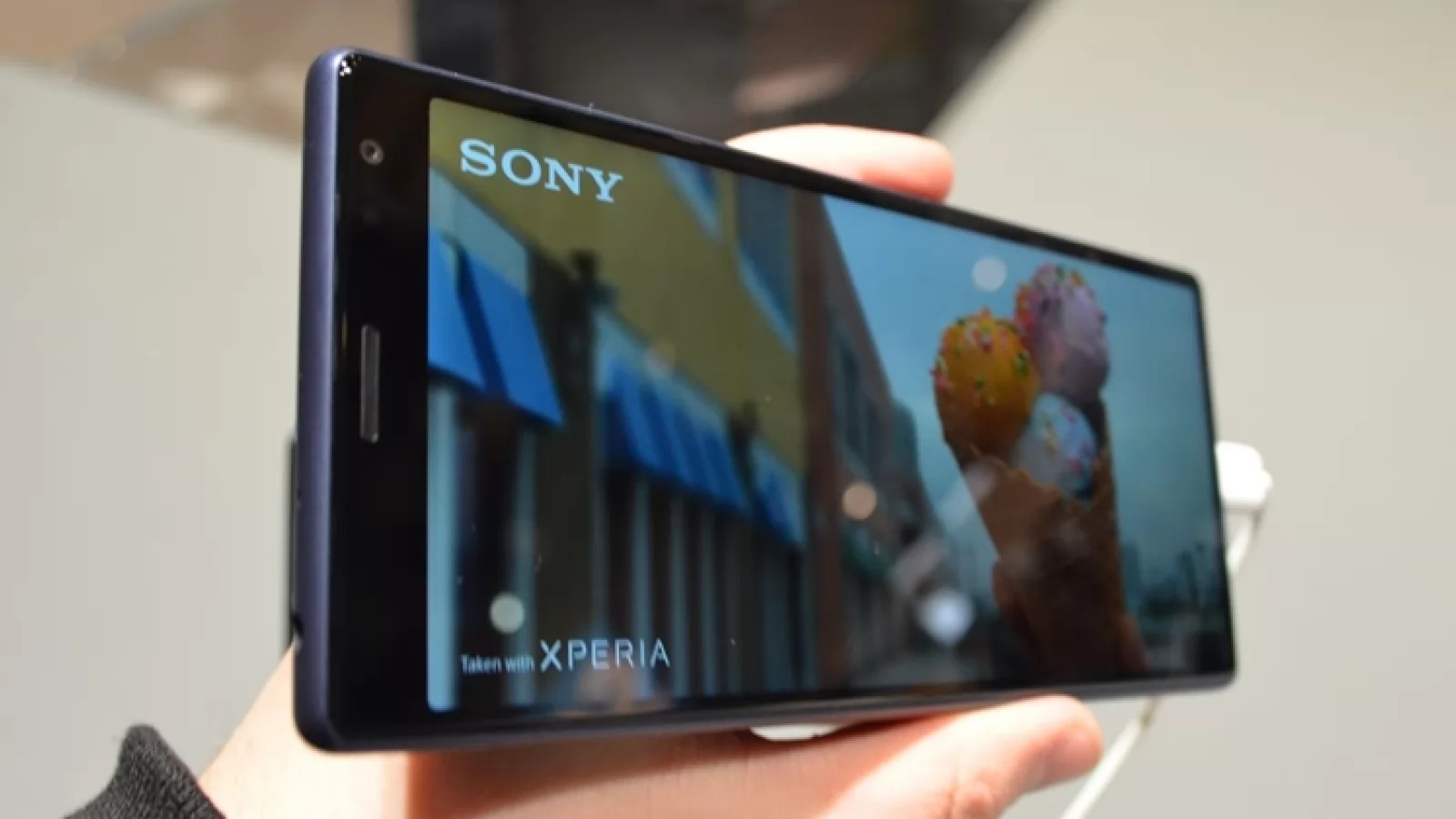 MWC 2019: Sony Xperia 10 Plus - Prezentare hands-on a telefonului cu ecran 21:9, format foarte alungit (Video)